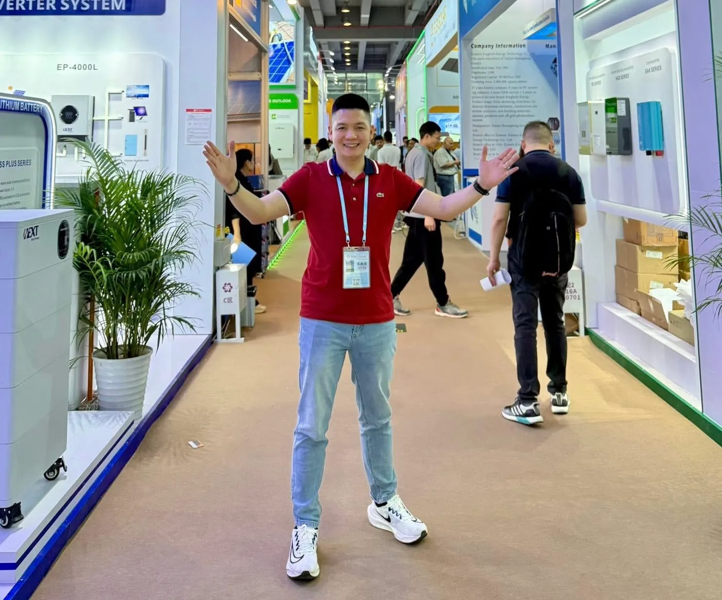 Hoàn ở event công nghệ — cách AI giúp tôi thoát khỏi bàn làm việc